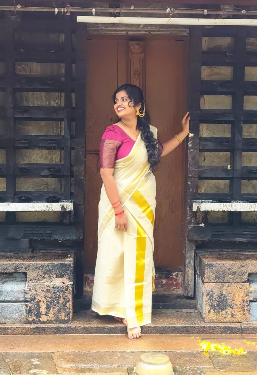 Zyara Kasavu Set Mundu